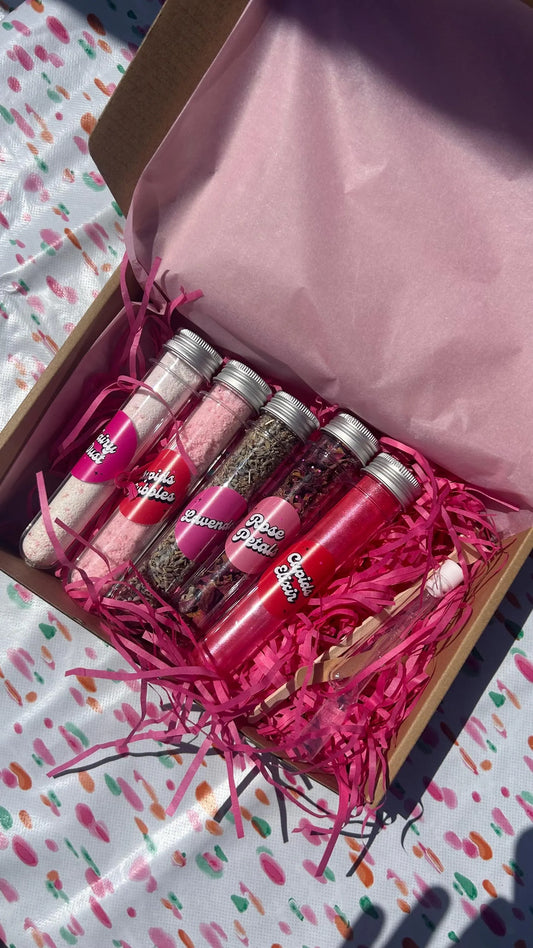 Little Dreamers Lab l Love Potion Play Kit | Magical Sensory Play for Kids | Valentine’s Potion Making with Bath Dust & Flowers